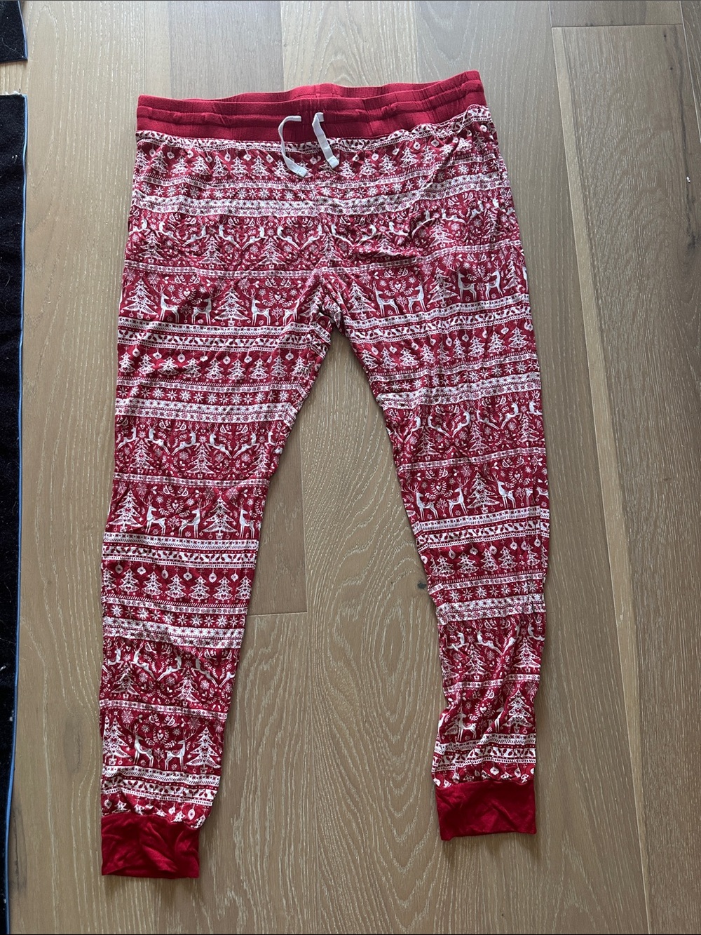 Womenโs Little Sleepies Red Holiday Print Pajama Pants